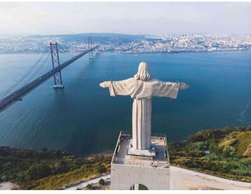 Almada Big Flat Next To Lisbon And Caparica Beach المظهر الخارجي الصورة