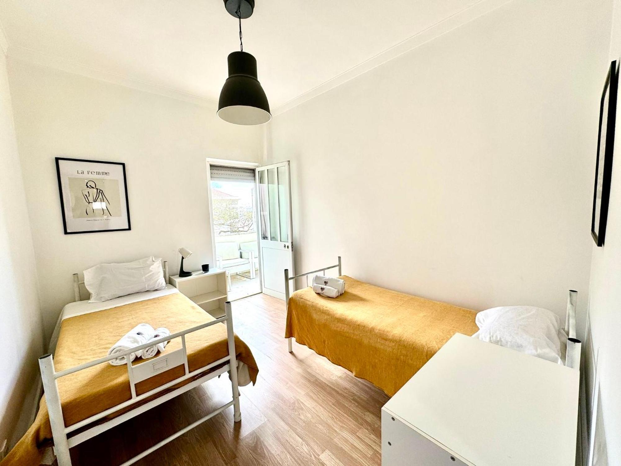 Almada Big Flat Next To Lisbon And Caparica Beach المظهر الخارجي الصورة