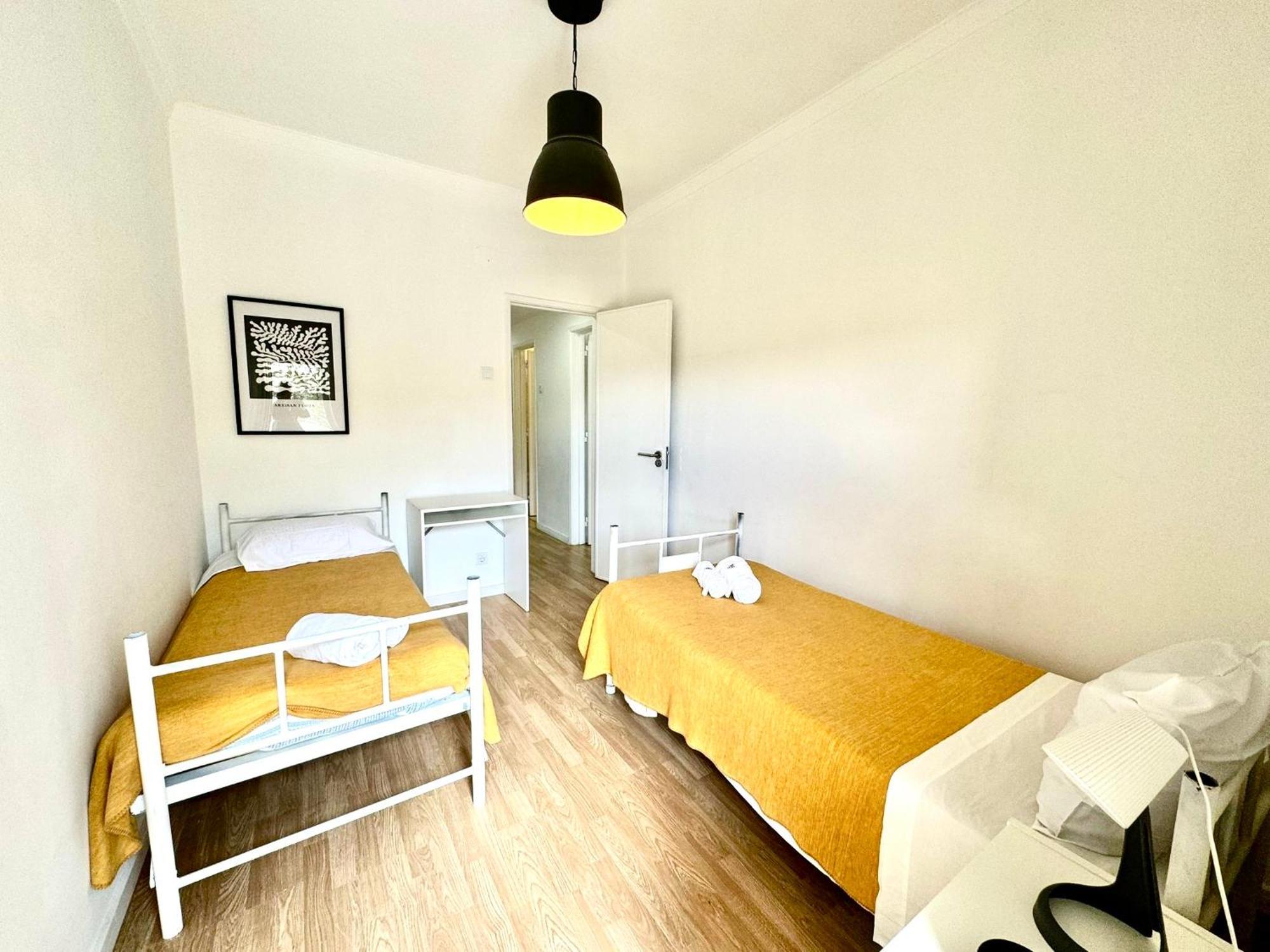 Almada Big Flat Next To Lisbon And Caparica Beach المظهر الخارجي الصورة