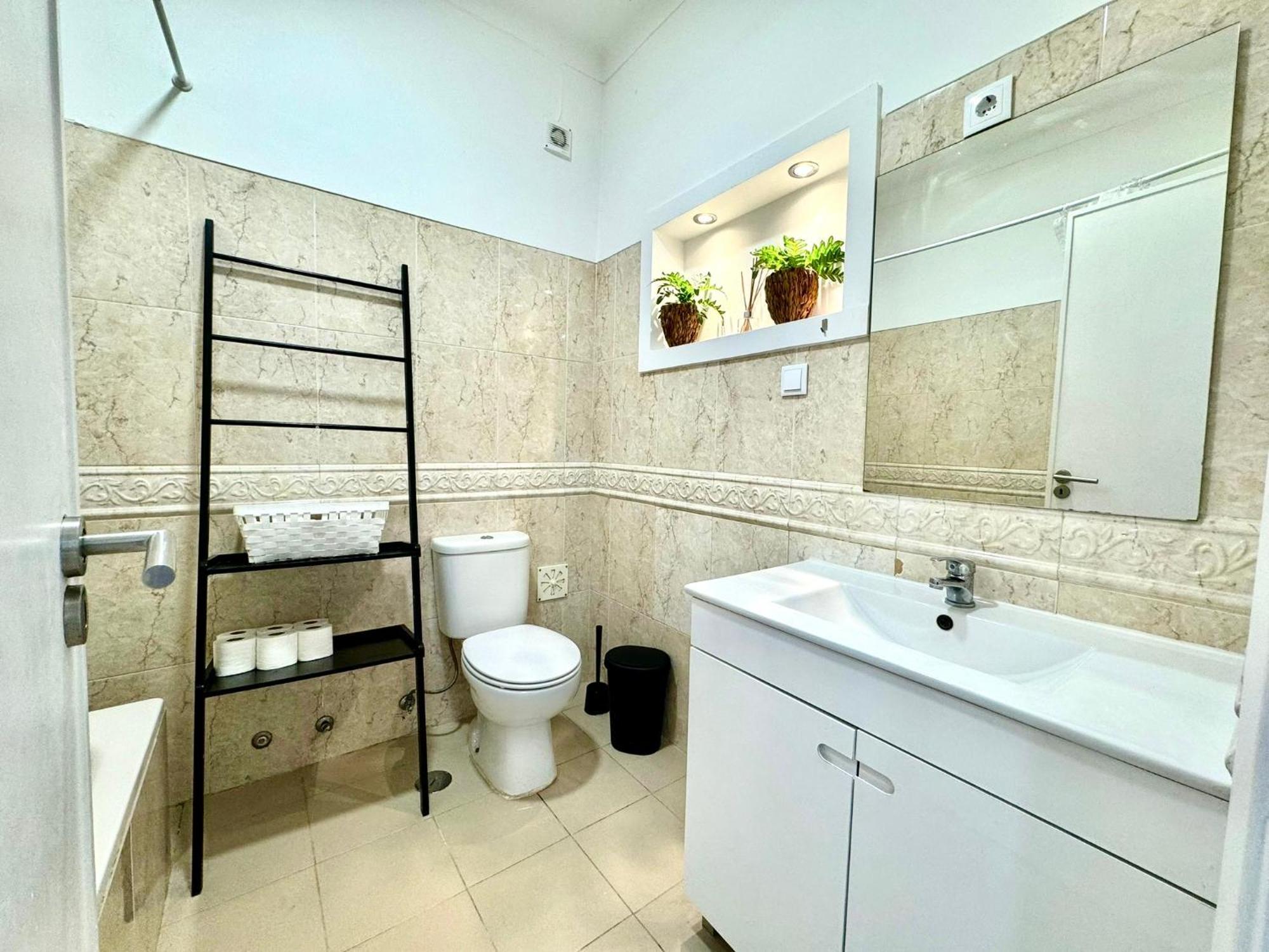 Almada Big Flat Next To Lisbon And Caparica Beach المظهر الخارجي الصورة